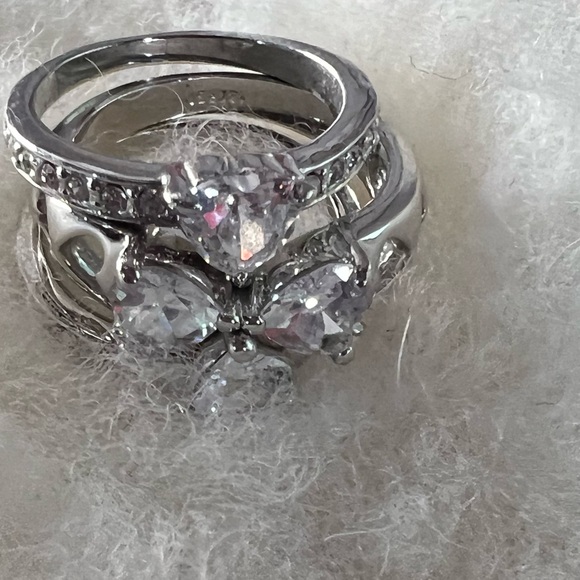 New I set Heart ❤️ 3 💍 Ring  together size 7 - Picture 2 of 9